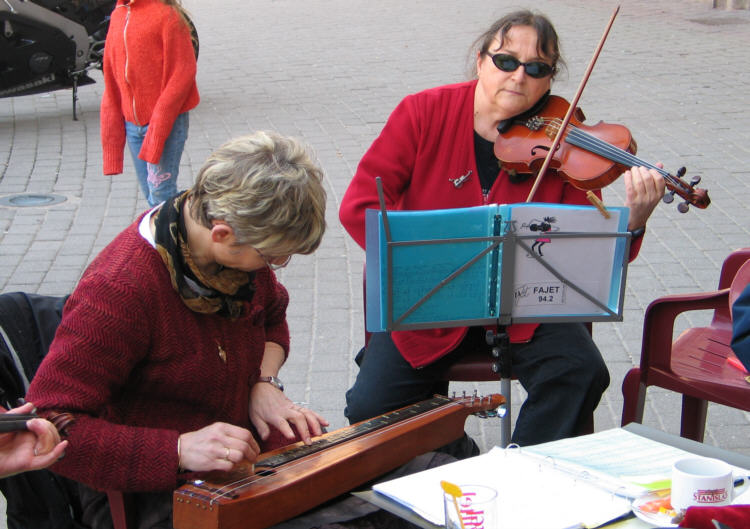 Nicole (Epinette) et Chantal (violon)