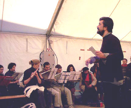 Philippe Neveu dirigeant la section harmonie