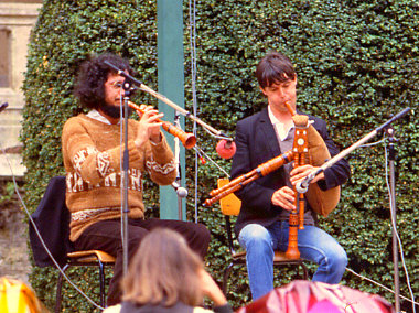 Guy Bertrand (hautbois) et Eric Montbel (grande cornemuse à miroirs 